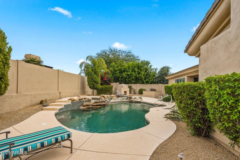 041_Pool Deck Views