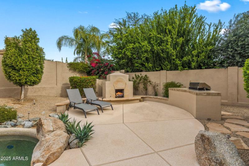 042_Fireplace Patio