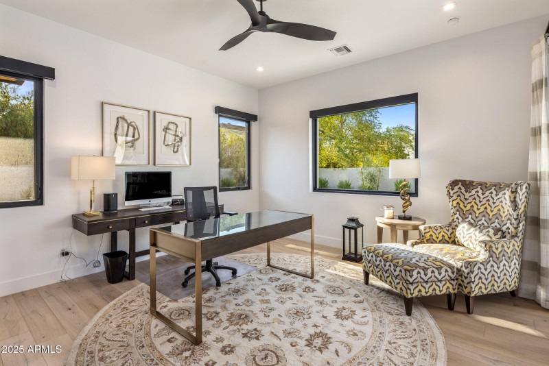 Secondary office en suite