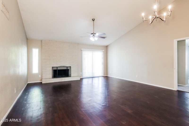 002-photo-living-room-14730071