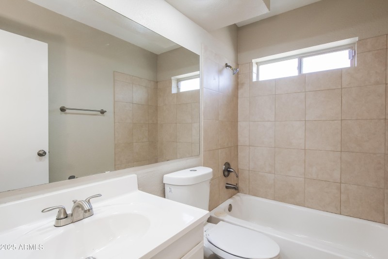 013-photo-bathroom-14730068