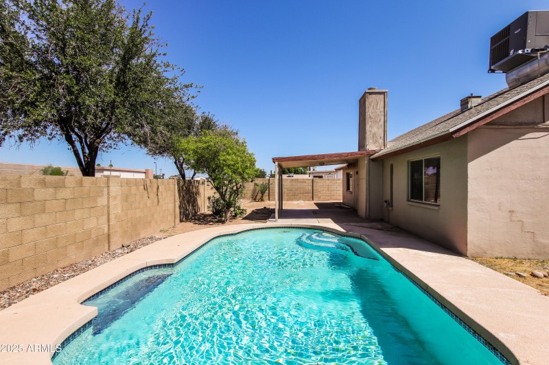 014-photo-pool-14730069