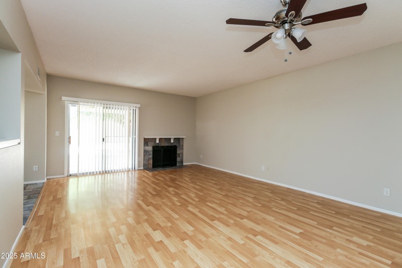 006-photo-living-room-7230493