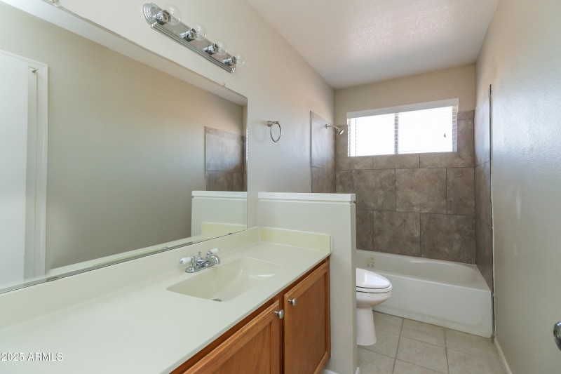 013-photo-bathroom-7230485