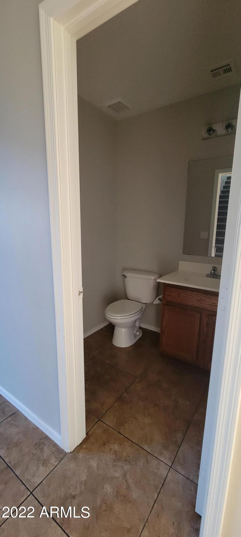 6. Half Bathroom_dwn