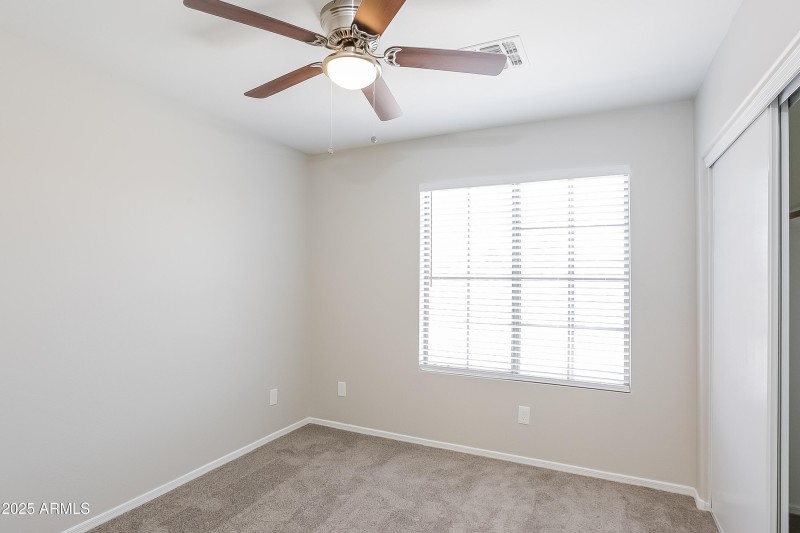 011-photo-bedroom-9413099