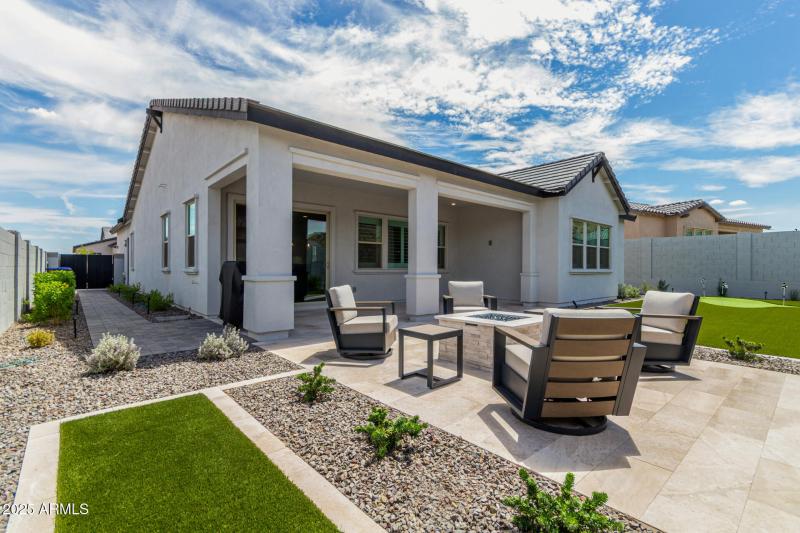 Outdoor Lounge Retreat