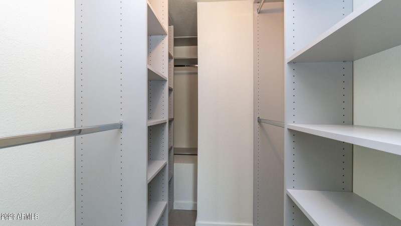 VG56 Walk-in Closet