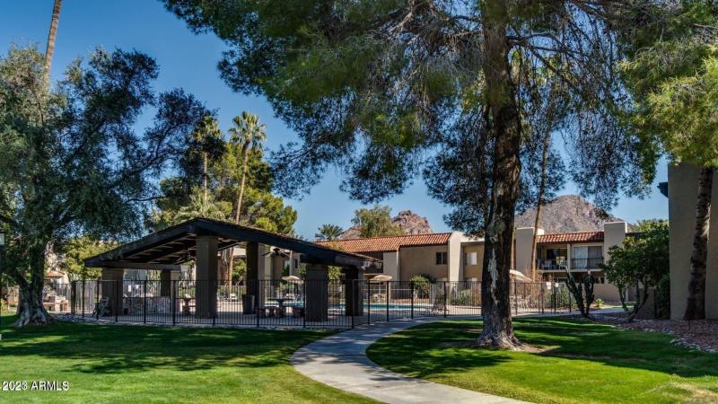 VG56 Park like setting