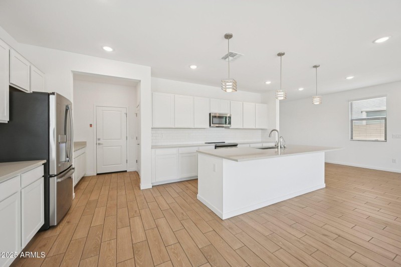 15-web-or-mls-N 74th Ave-S0209-015