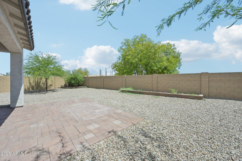 38-web-or-mls-N 74th Ave-S0209-038