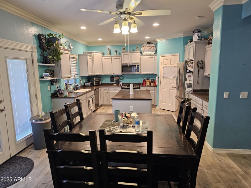 Dining & Kitchen