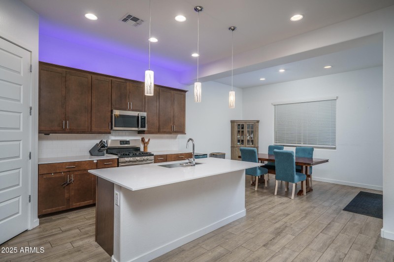 5) KITCHEN