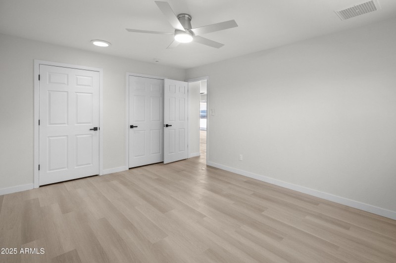 3933 E Flower St-14
