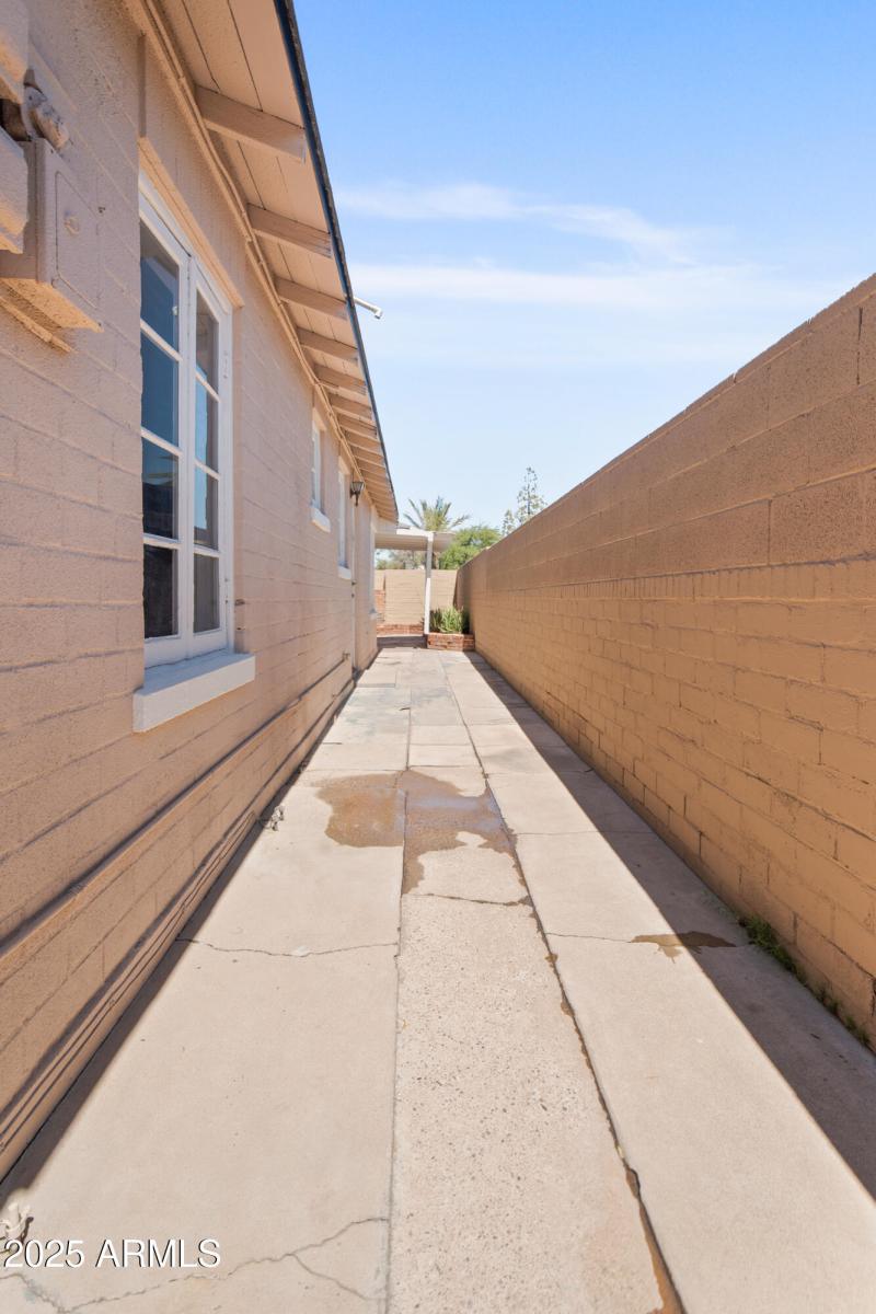 1501 E Almeria Rd-24