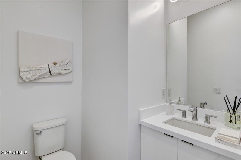 09-Powder Room