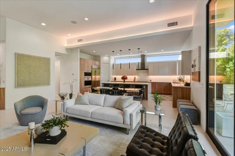 10-Family to Kitchen