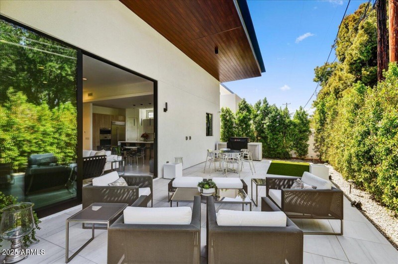23-Outdoor Living