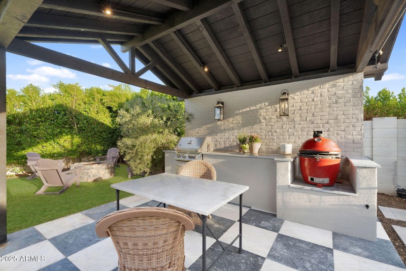 Outdoor Kitchen