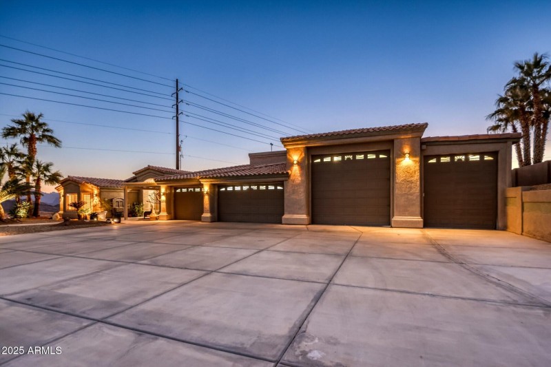 003_Exterior Driveway