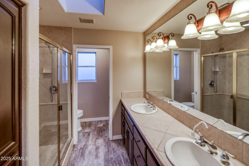019_Guest Bathroom