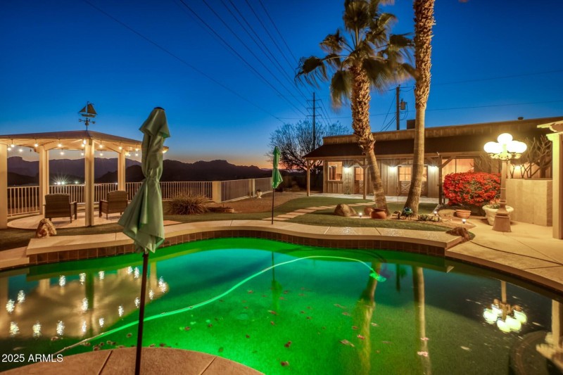 021_Pool Views