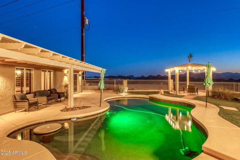 028_Pool View