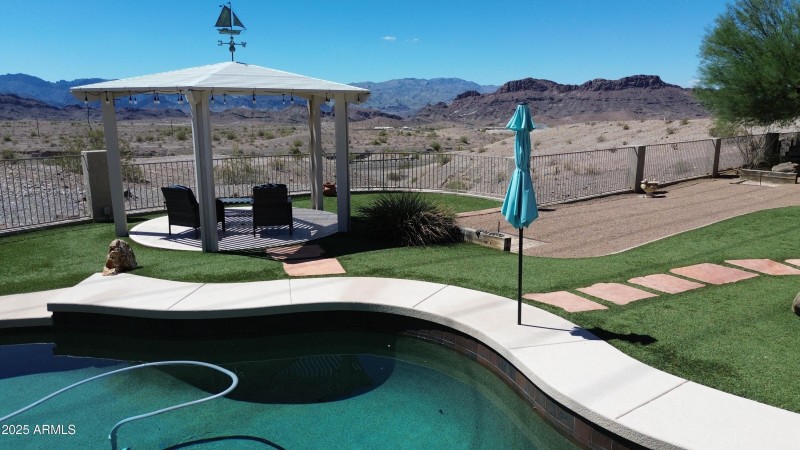 036_Pool Views