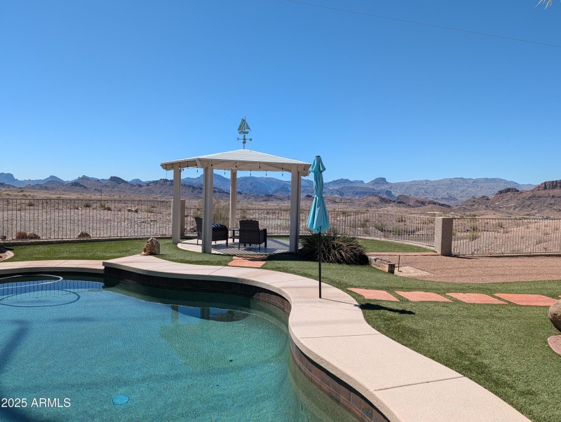 038_Pool Views