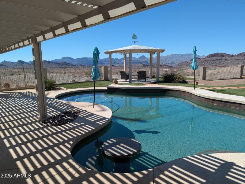 039_Pool Views