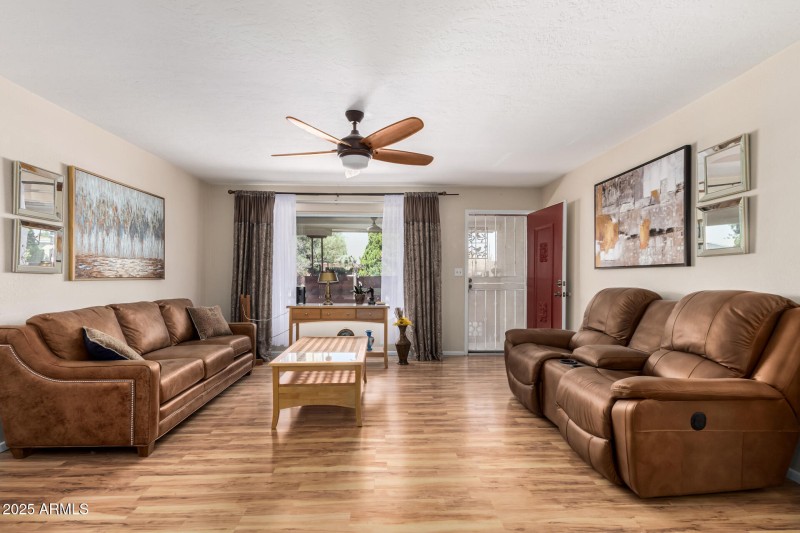 Wood laminate flooring