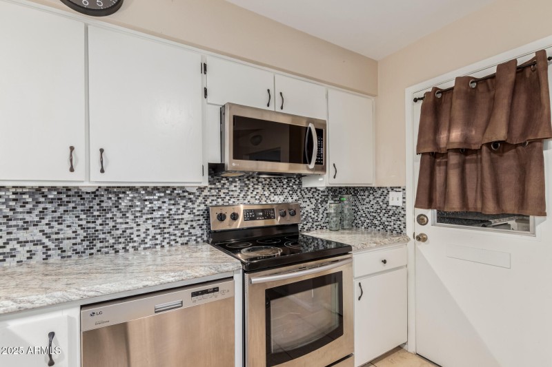Attractive backsplash