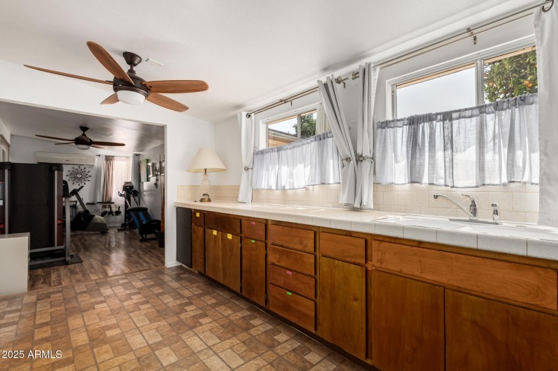 AZ Room Huge counter great for hobbies