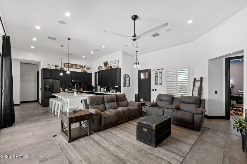 04__18717 E Chestnut Dr