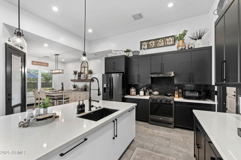 06__18717 E Chestnut Dr