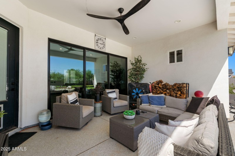 25__18717 E Chestnut Dr