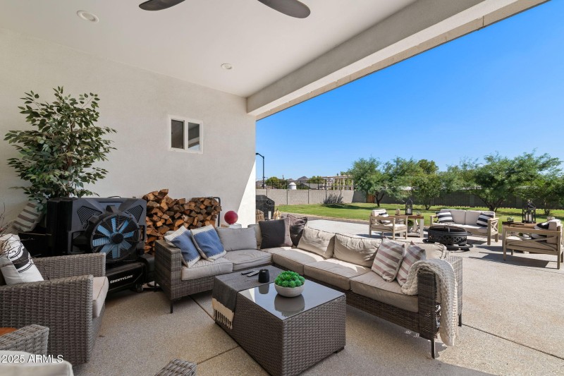 26__18717 E Chestnut Dr