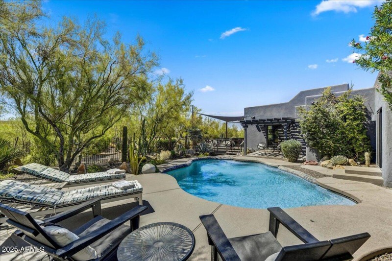 27-Pool Sitting