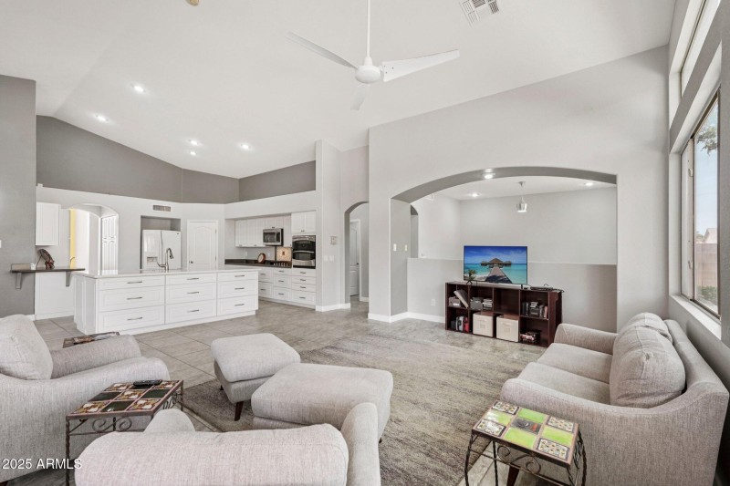 8-web-or-mls-W Weatherby Dr-S2908-008