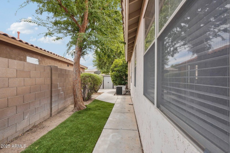 42-web-or-mls-W Weatherby Dr-S2908-042