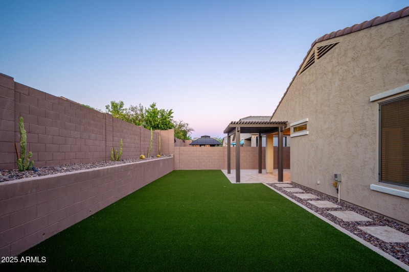 30_Back-Yard_05