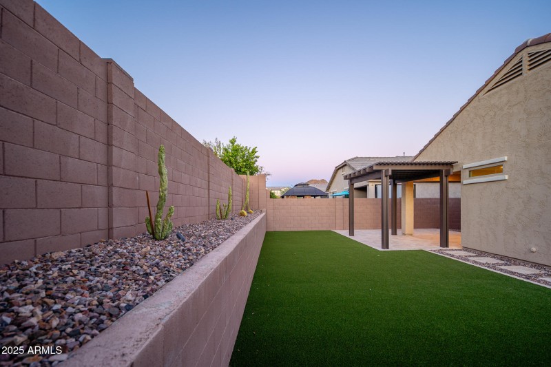 32_Back-Yard_07