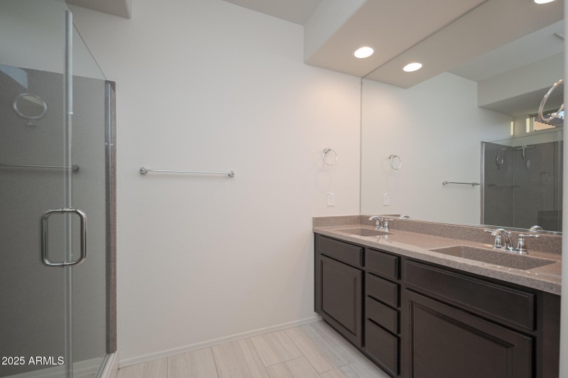 15_Primary-Bath_02