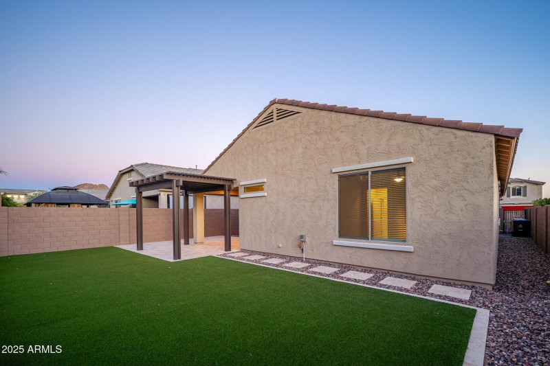 31_Back-Yard_06