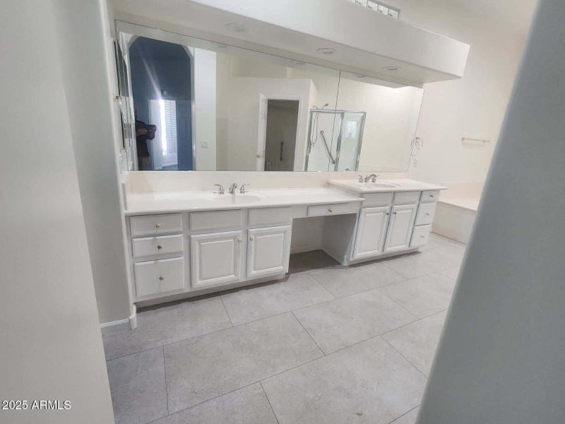 11063 N 79th Master bath