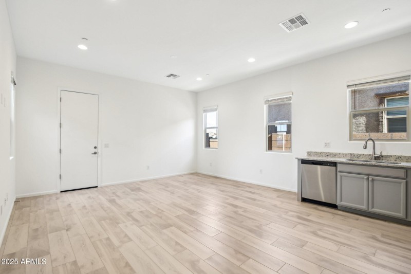 5-web-or-mls-E Prairie Aster Ln-005