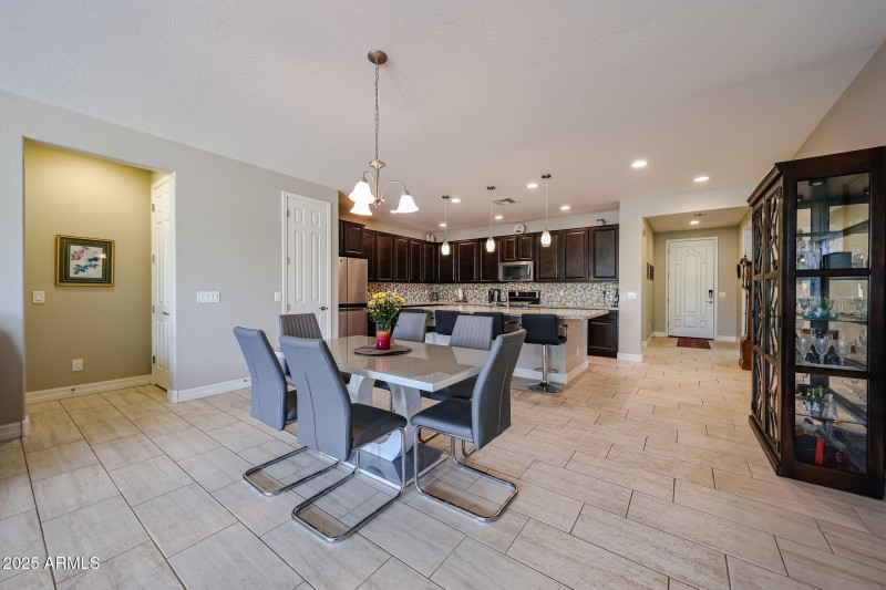 Dining & Kitchen
