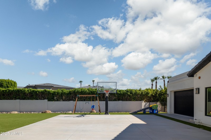SPORT COURT