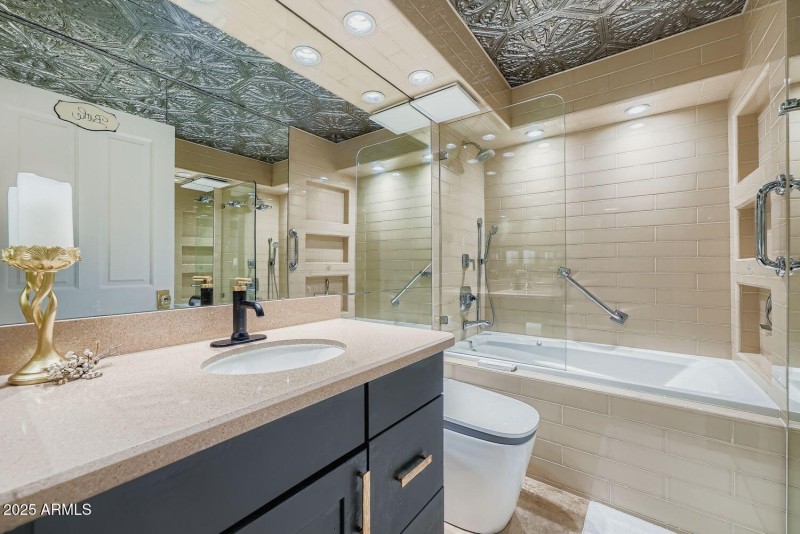 EXTRAORDINARY BATHROOM