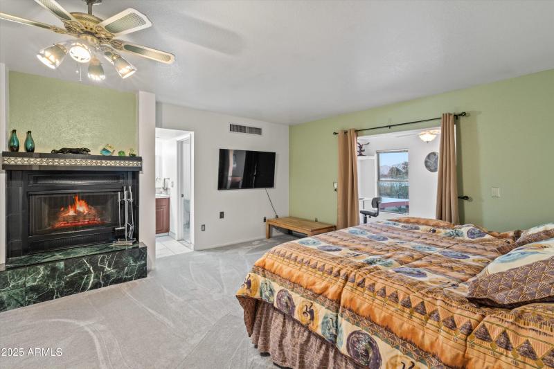 029_29-primary_bedroom